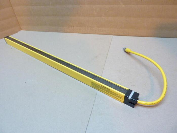 BANNER ENGINEERING Light Curtain Emitter USE2424YP2 #38761