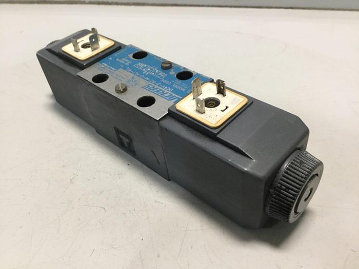 Used VICKERS Directional Valve DG4V-3-6C-M-U-HL7-60 Used