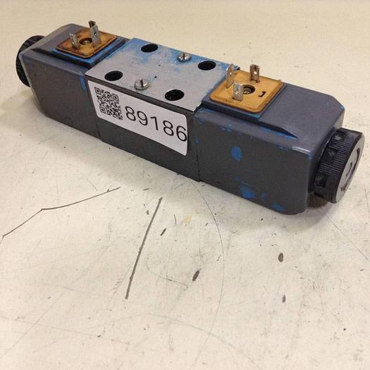 Used VICKERS Directional Valve DG4V-3-6C-M-U-HL7-60 Used