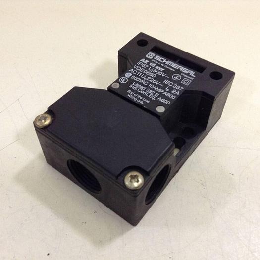 Used SCHMERSAL Safety Interlock Switch AZ15ZVR #83933