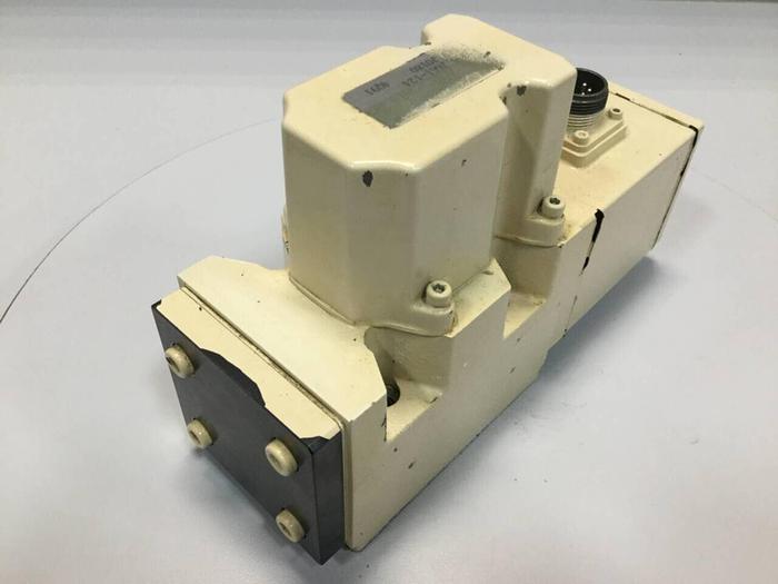 Used MOOG Valve J661-124 Used