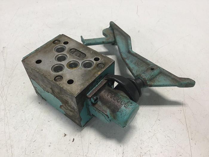 Used PARKER Directional Control Valve D3ML4BN10X4384 #137330