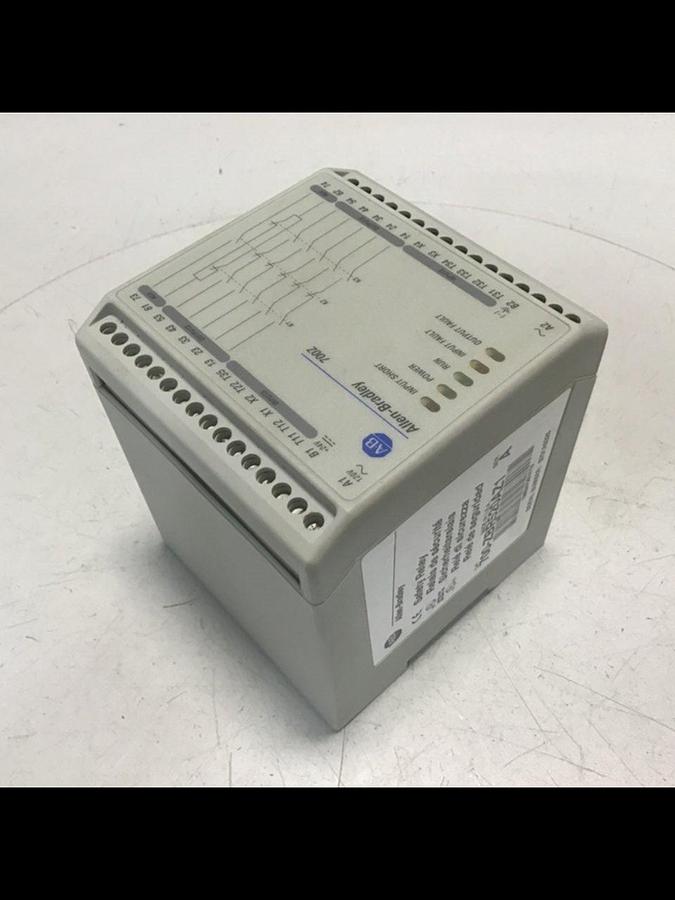 Used ALLEN BRADLEY Safety Relay 700-ZBR520AZ1 SER A Used
