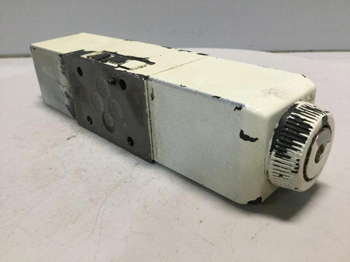 Used VICKERS Directional Valve DG4V-3-6C-M-U-HL7-60 Used