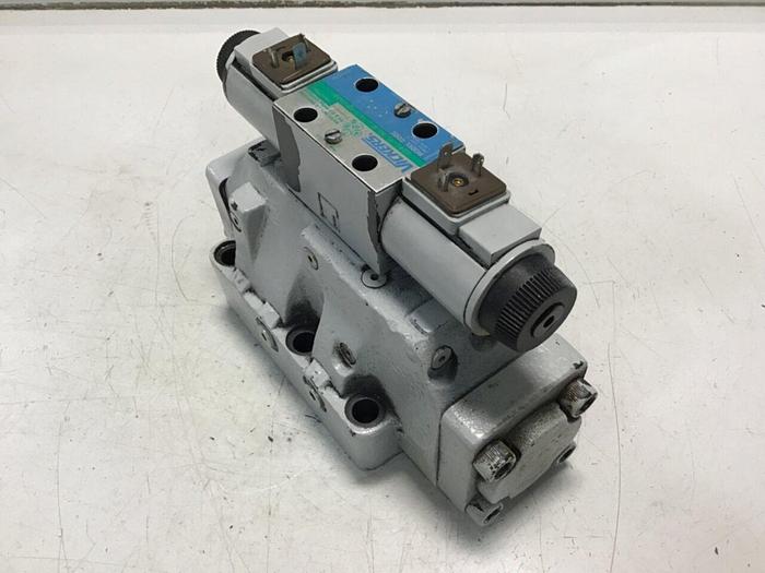 Used VICKERS Valve DG4V-3S-6C-M-U-HL7-60-EN490 Used