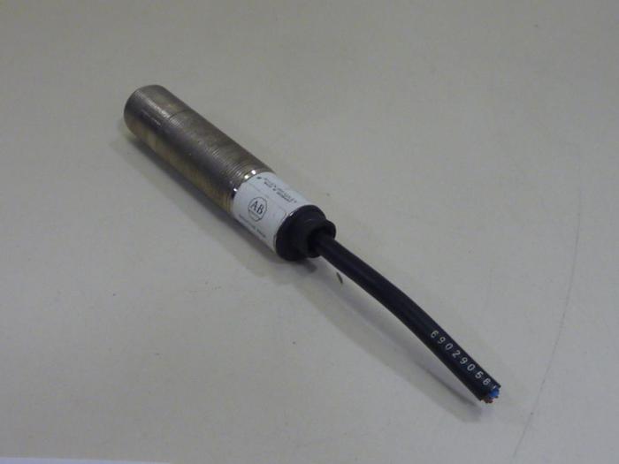 Used ALLEN BRADLEY Proximity Switch 871C-P5A18 SER A #62655