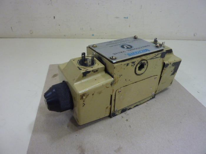 Used VICKERS Directional Valve C2119475DG4S4016CUB60 #58932