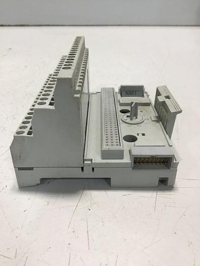 Used ALLEN BRADLEY Flex Terminal Bus 1794-TB3T SER A USED