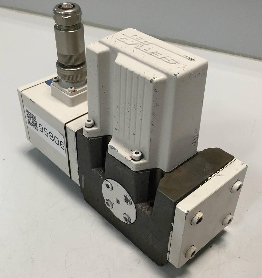 Used MOOG D661-5009 SERVO JET HYDRAULIC VALVE USED 