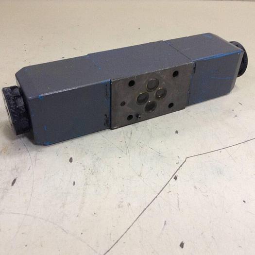 Used VICKERS Directional Valve DG4V-3-6C-M-U-HL7-60 Used
