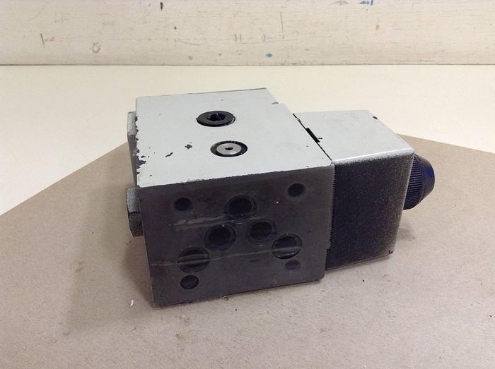Used VICKERS Directional Valve 02-119767DG4S4W012AB60 Used