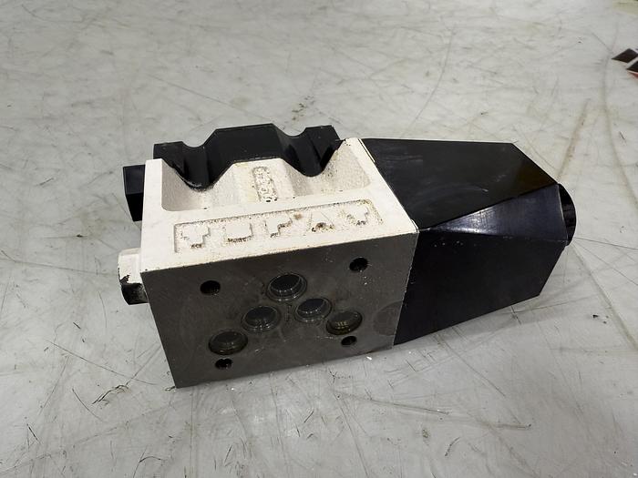 Used TOKIMEC DG4VS-5-0A-M-P7L-H-7-40