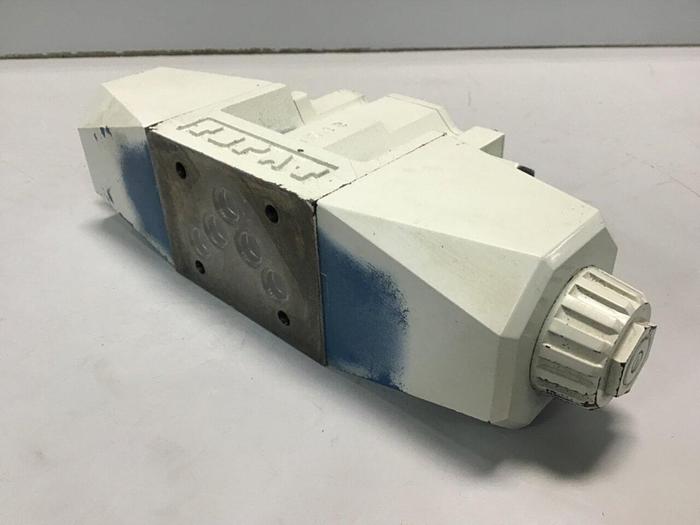 Used VICKERS Directional Valve DG4V-5-33C-M-P7L-H-7-40 USED