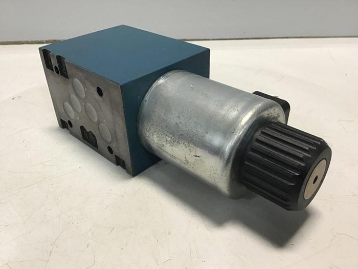 Used BOSCH Hydraulic Valve 0 810 001 825 #132185