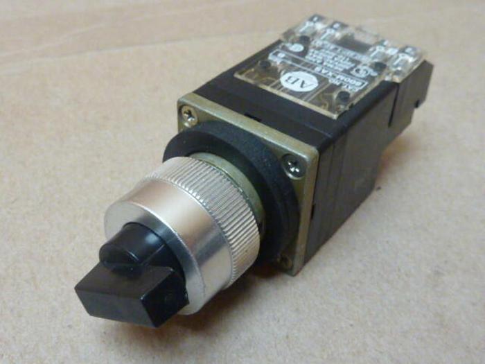 Used ALLEN BRADLEY Selector Switch 800MR-HX2B #30413