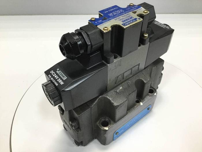 Used TOKIMEC VICKERS Valve DG3V-7-3C-E-T-10-JA8-SM15-7 USED