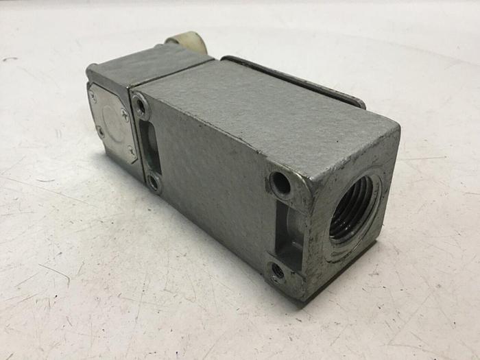 Used TELEMECANIQUE Lox-Switch C2JK05 #121770