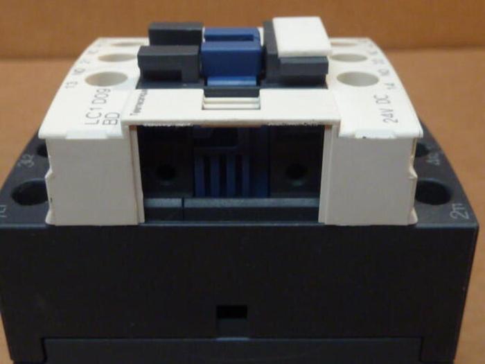 Used TELEMECANIQUE Contactor LC1D09BD #31700