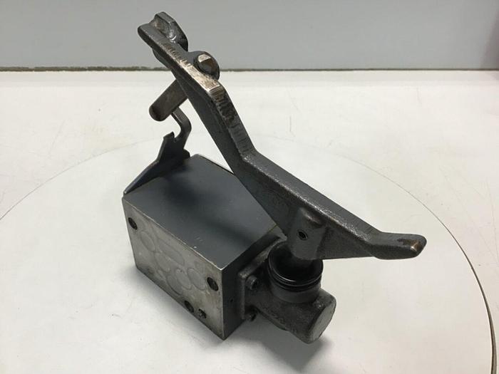 Used PARKER Directional Control Valve D3ML4B10X4384 USED