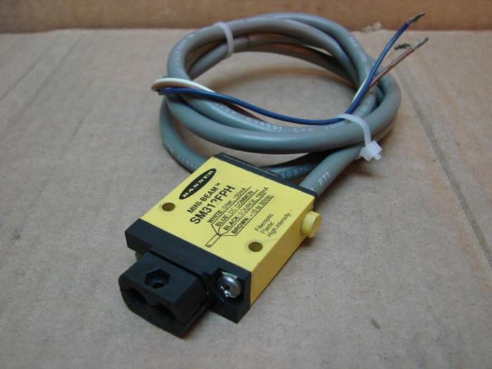 Used BANNER ENGINEERING Fiber Optic Sensor SM312FPH #21425