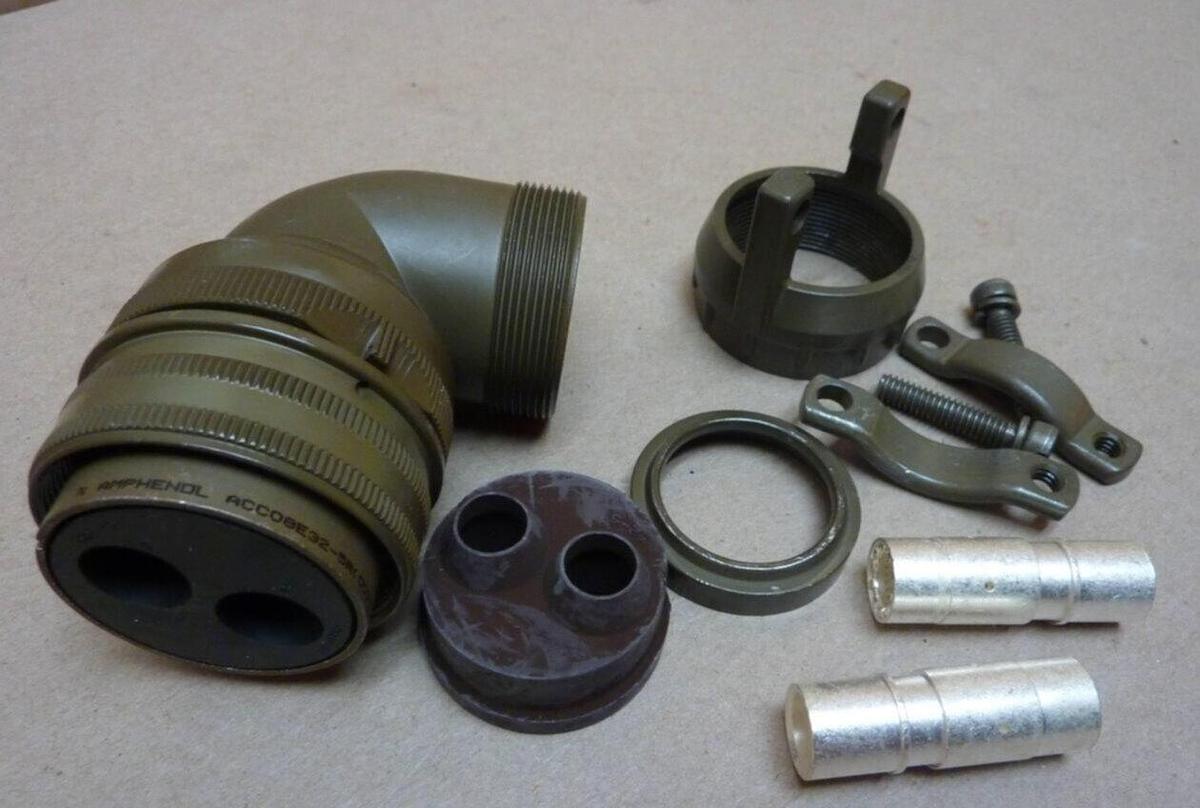 AMPHENOL Connector Plug ACC08E32-5R USED