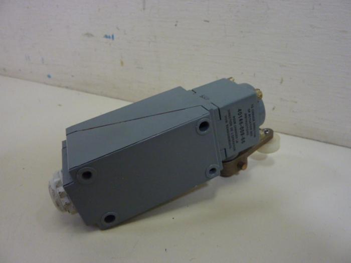 Used ALLEN BRADLEY Oiltight Limit Switch 802T-APV SER F USED #59630