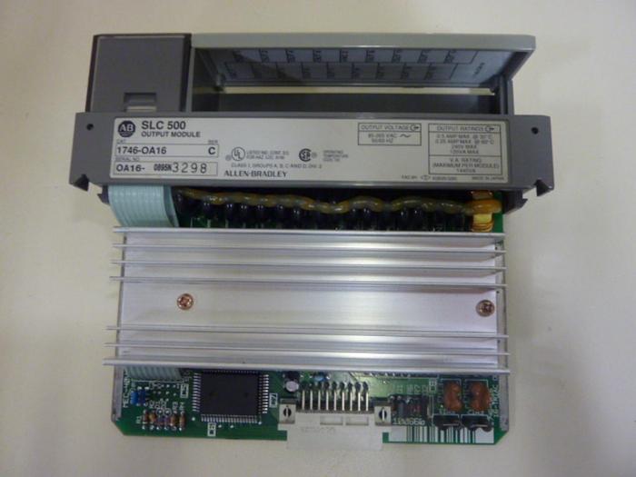 Used ALLEN BRADLEY Output Module 1746-OA16 SER C #51835