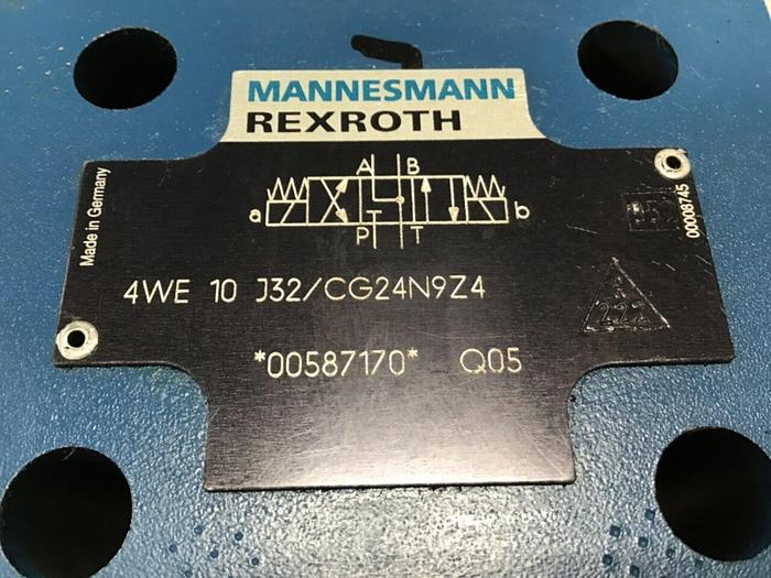 Used REXROTH Valve 4WE10J32CG24N9Z4 USED