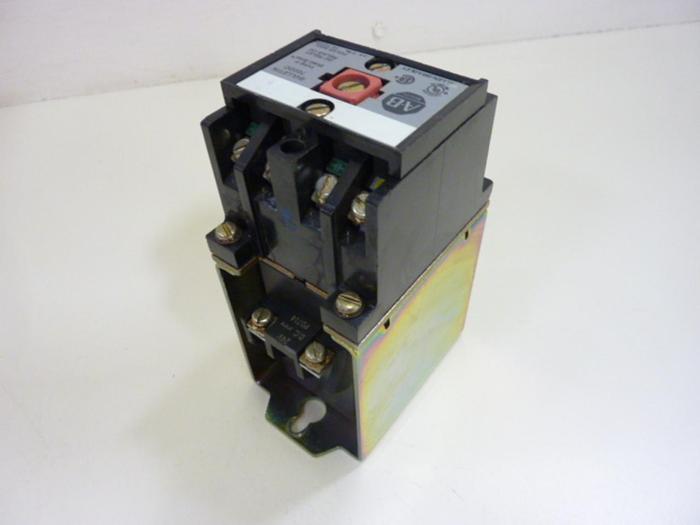 Used ALLEN BRADLEY DC Relay 700DC-P200Z24 SER A #45844