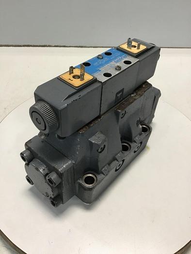 Used VICKERS Solenoid Directional Valve DG4V-3-6C-M-U-HL7-60-B13 Used