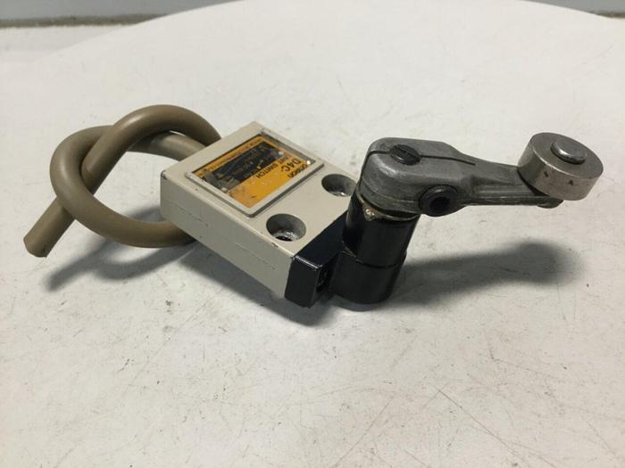 Used OMRON Limit Switch D4C-9033 #104313