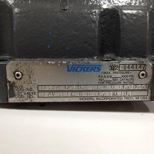 Used VICKERS Valve DG4V-3-6C-M-U-HL7-60-B13 Used