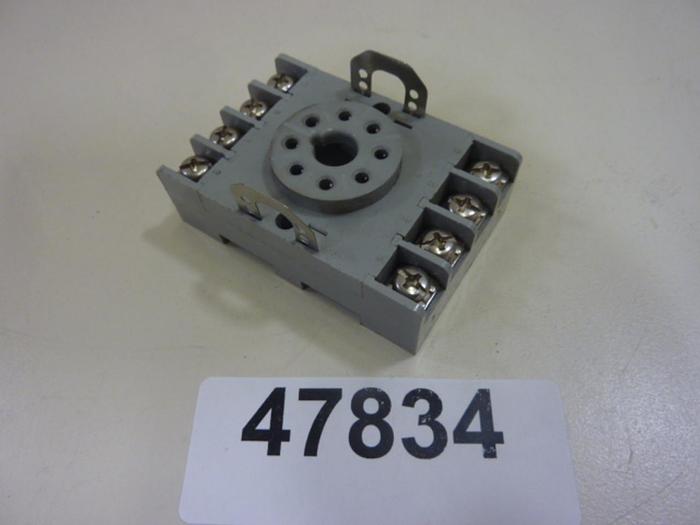 Used EAGLE SIGNAL Relay Socket 60 SR2P-06 #47834