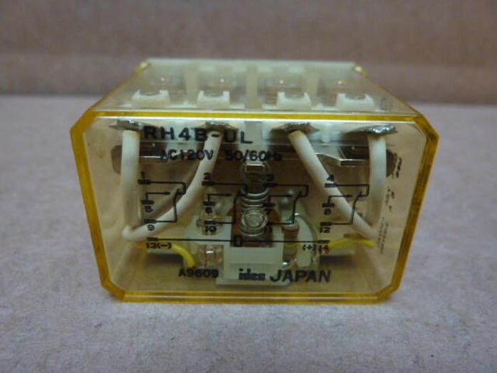 Used IDEC Relay RH4B-UL #27613