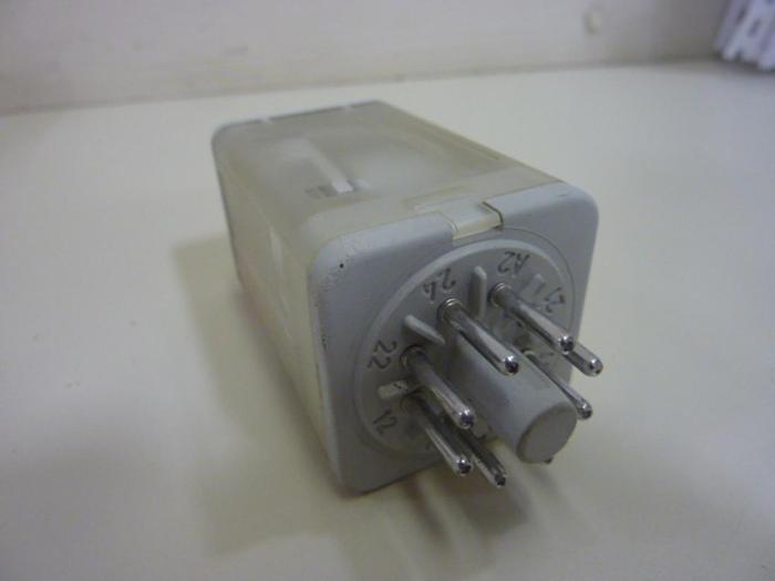 Used ALLEN BRADLEY Relay 700-HA32A1 SER A #50465