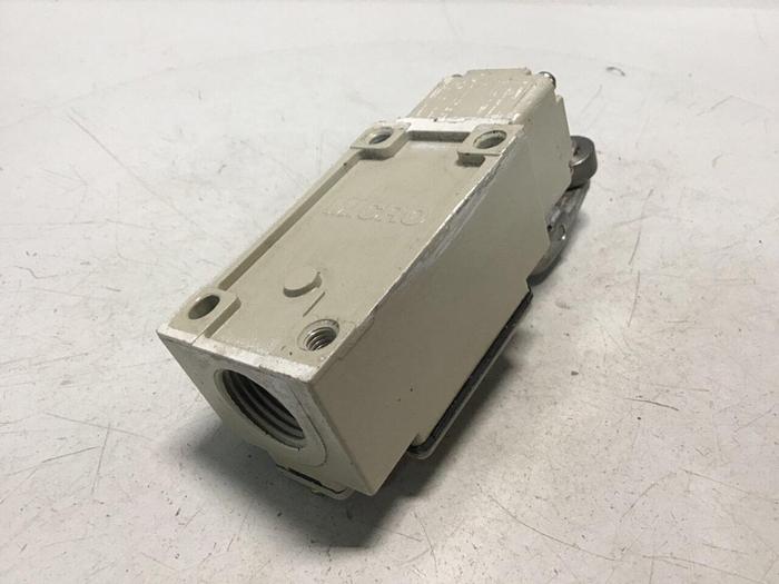 Used YAMATAKE Limit Switch LJA10-11A21N-004 #121471
