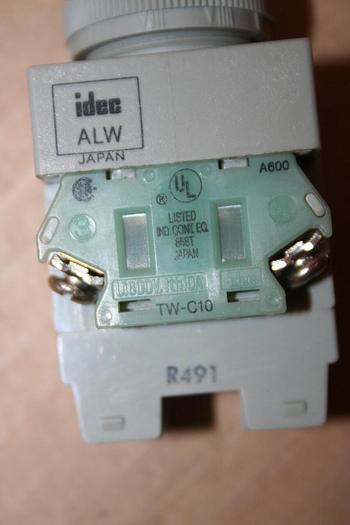 Used IDEC Push Button PB423 GREEN Used