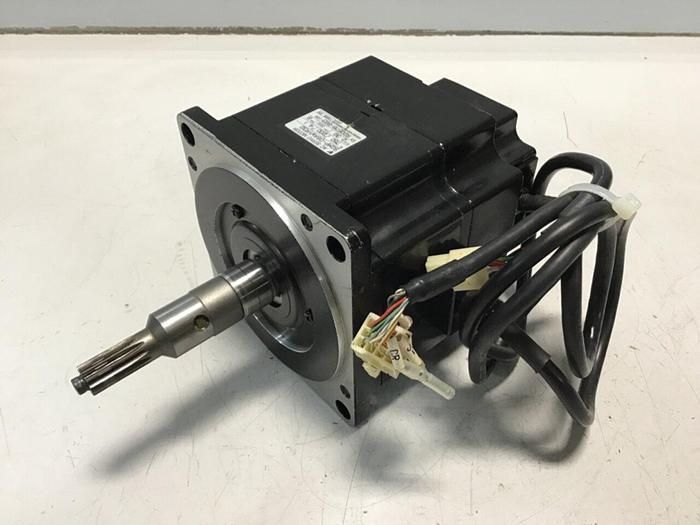 Used YASKAWA Servo Motor SGMP-08AWYR32 #131347