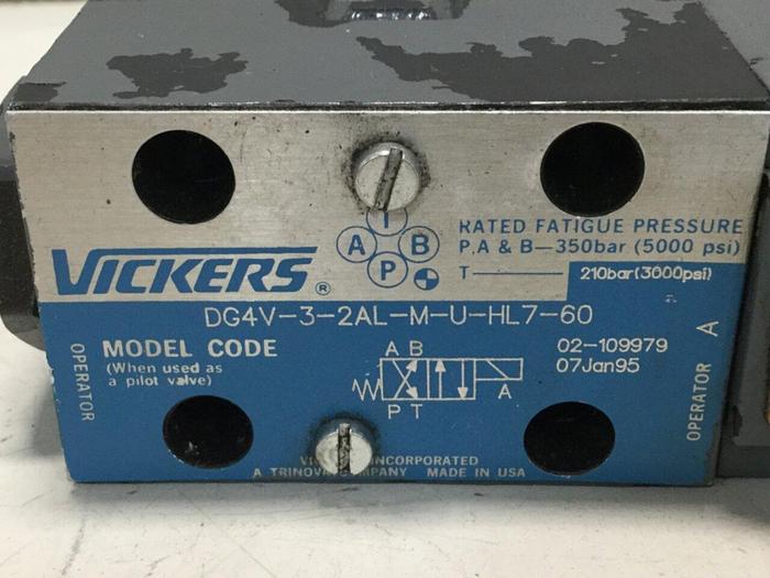 Used VICKERS Valves DG4V-3-2AL-M-U-HL7-60 #110430