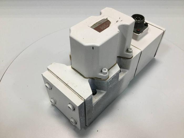 Used MOOG Servo Valve J661-023A Used