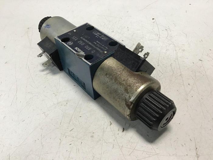 Used BOSCH Hydraulic Valve 0 810 092 135 #134289