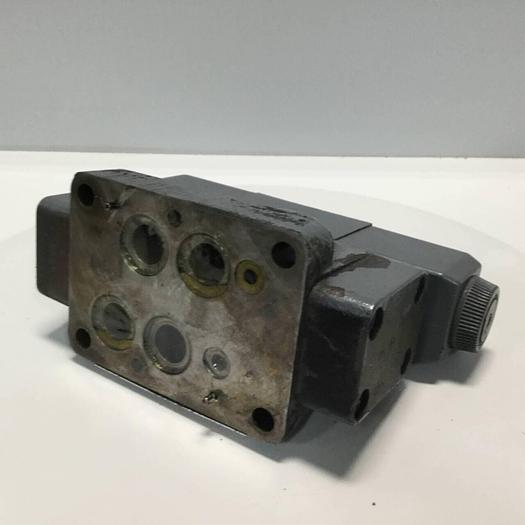 Used VICKERS Valve DG4V-3-6C-M-U-HL7-60-B13 Used