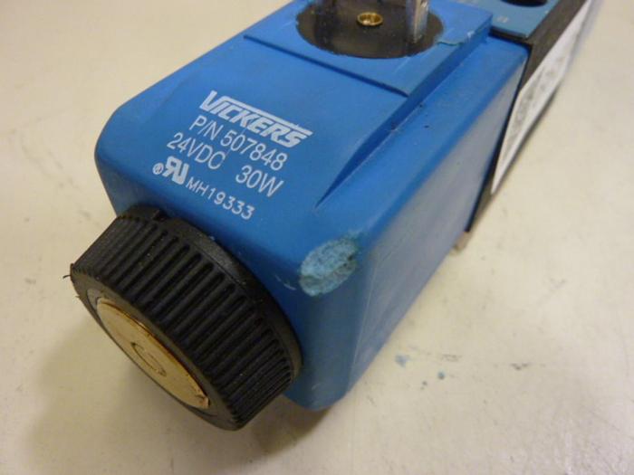 Used VICKERS Solenoid Valve DG4V32NMUH760 #102365