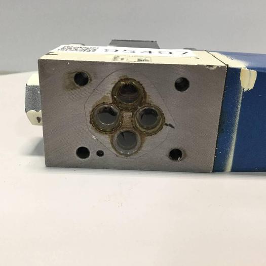 Used VICKERS Directional Control Valve DG4V32AMP7H750 #95497