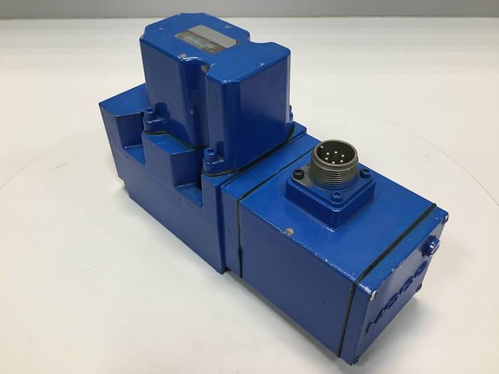 Used MOOG Servo Valve J661-040A Used