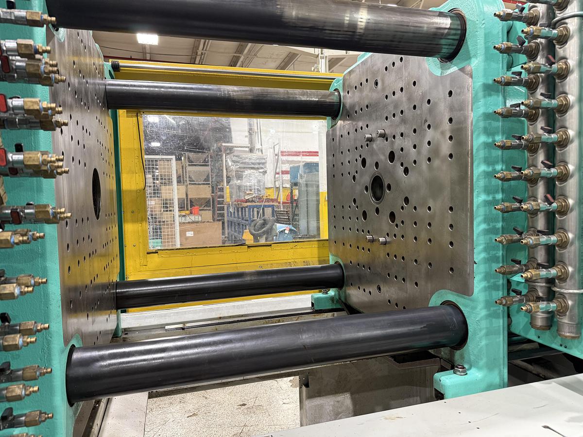 Used 2012 ARBURG 350 Ton Injection Molding Machine 720S 3200-1300 USED