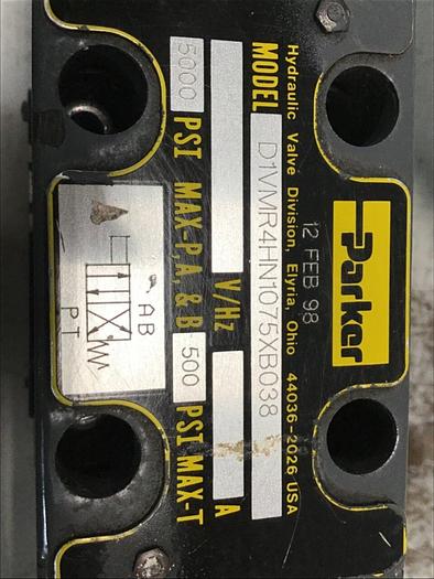 Used PARKER Directional Control Valve D1VMR4HN1075XB038 USED