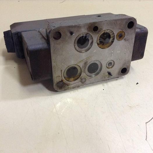Used VICKERS Valve DG4V-3-6C-M-U-HL7-60-B13 Used