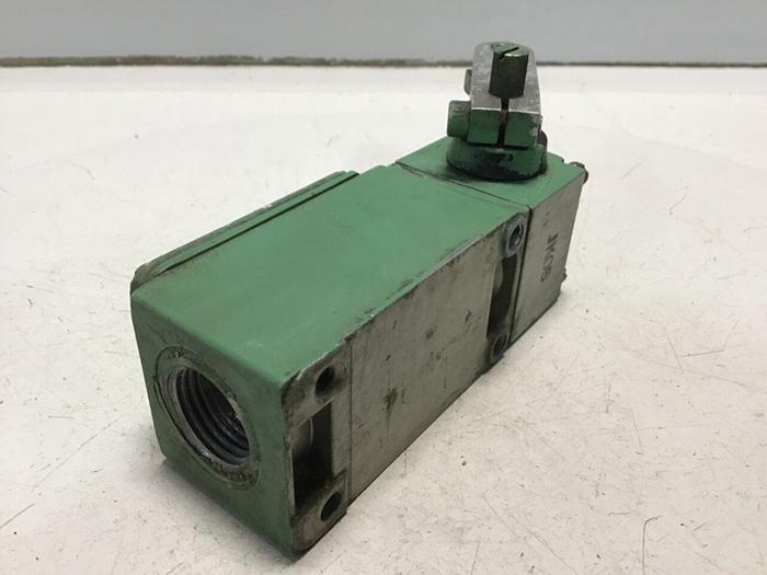 Used TELEMECANIQUE Lox-Switch C2JK05 #122126