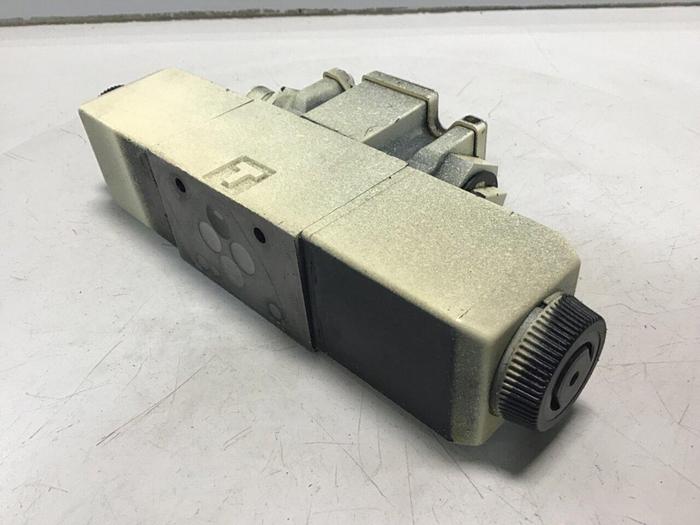 Used VICKERS Valve DG4V-3S-3C-M-FW-D7-H5-60 #132200